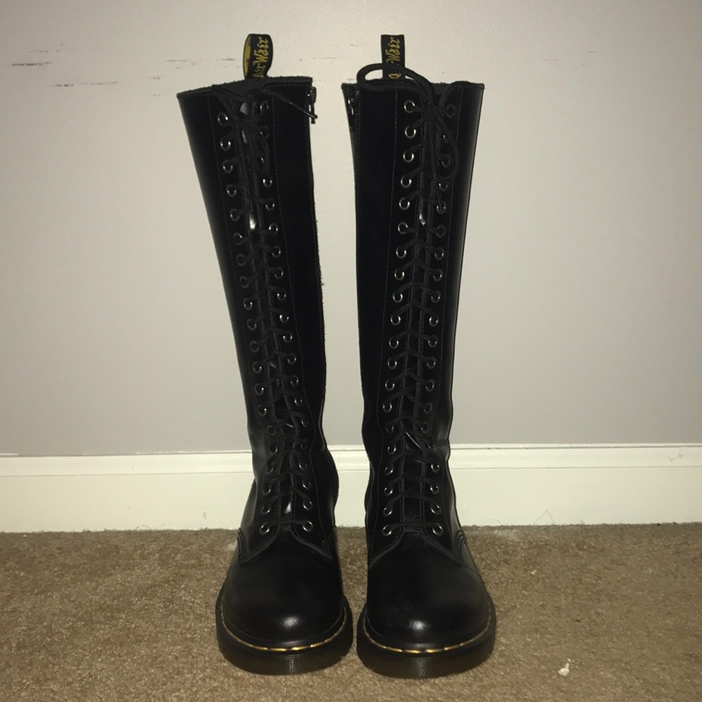 Dr. Martens 1B60 Black Virginia Women's Boots